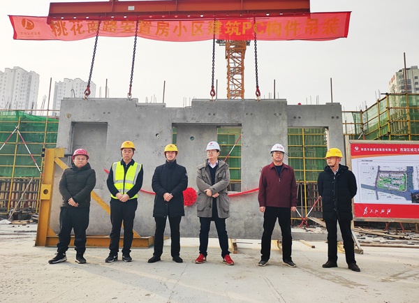 1610786462610850.jpg 南昌市政建設(shè)集團(tuán)桃花南路安置房項(xiàng)目裝配式建筑構(gòu)件首次吊裝6001.jpg