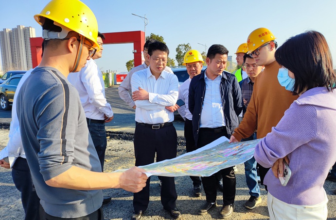 市政公用集團(tuán)劉順保到朱橋東路項目、昌東三路項目、秦坊安置房項目調(diào)研