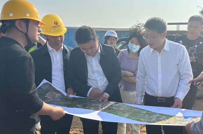 市政公用集團(tuán)劉順保到朱橋東路項目、昌東三路項目、秦坊安置房項目調(diào)研