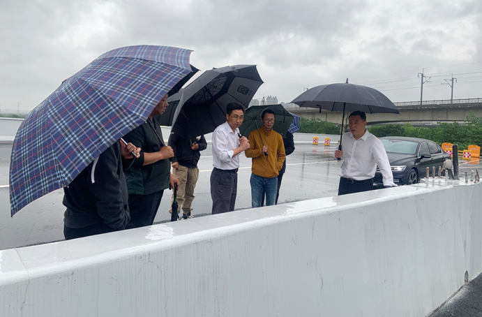 徐旭前往南昌縣河洲路項(xiàng)目、小藍(lán)大道快速化項(xiàng)目調(diào)研pg